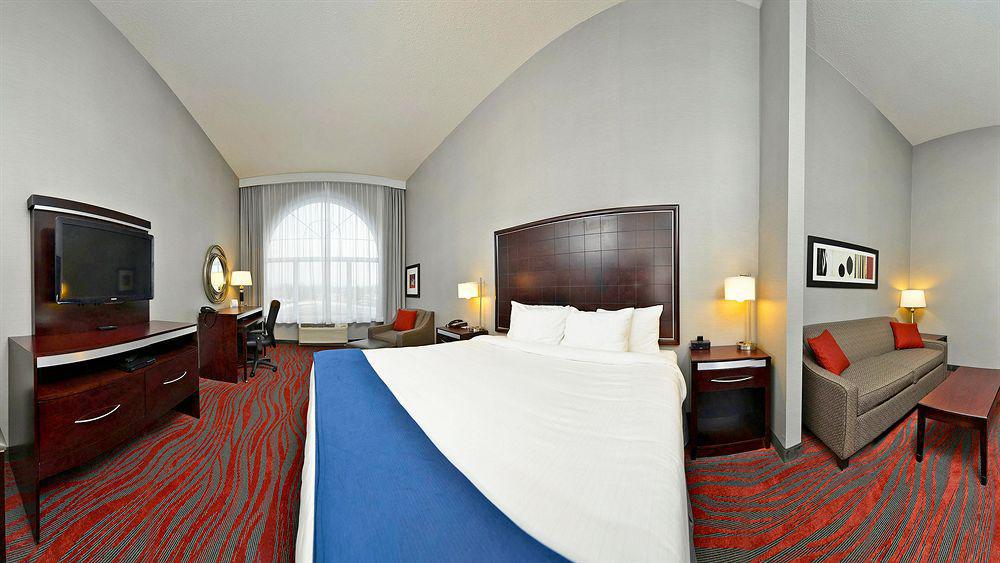 Holiday Inn Express Hotel & Suites Detroit-Utica By Ihg Exterior photo