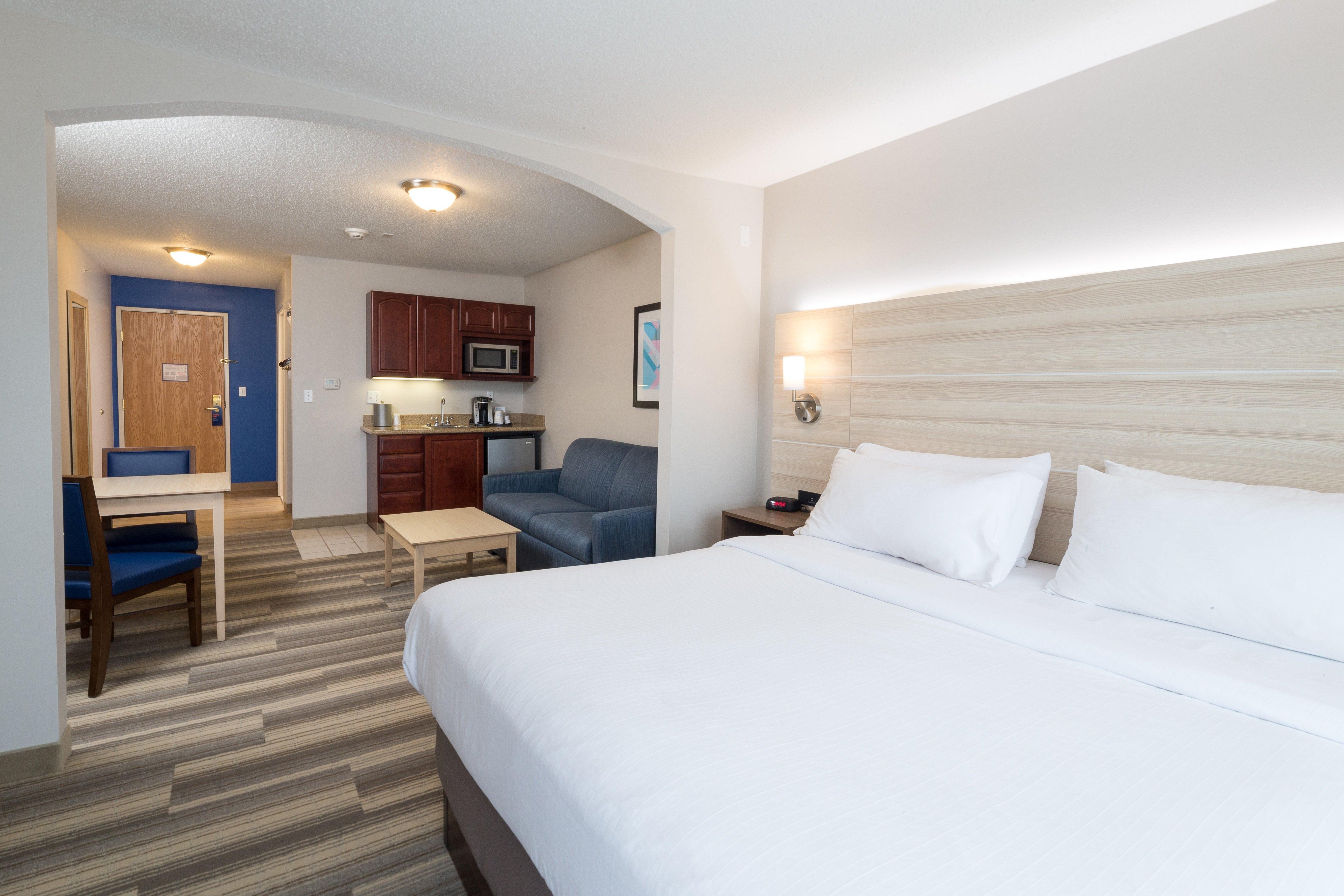 Holiday Inn Express Hotel & Suites Detroit-Utica By Ihg Exterior photo