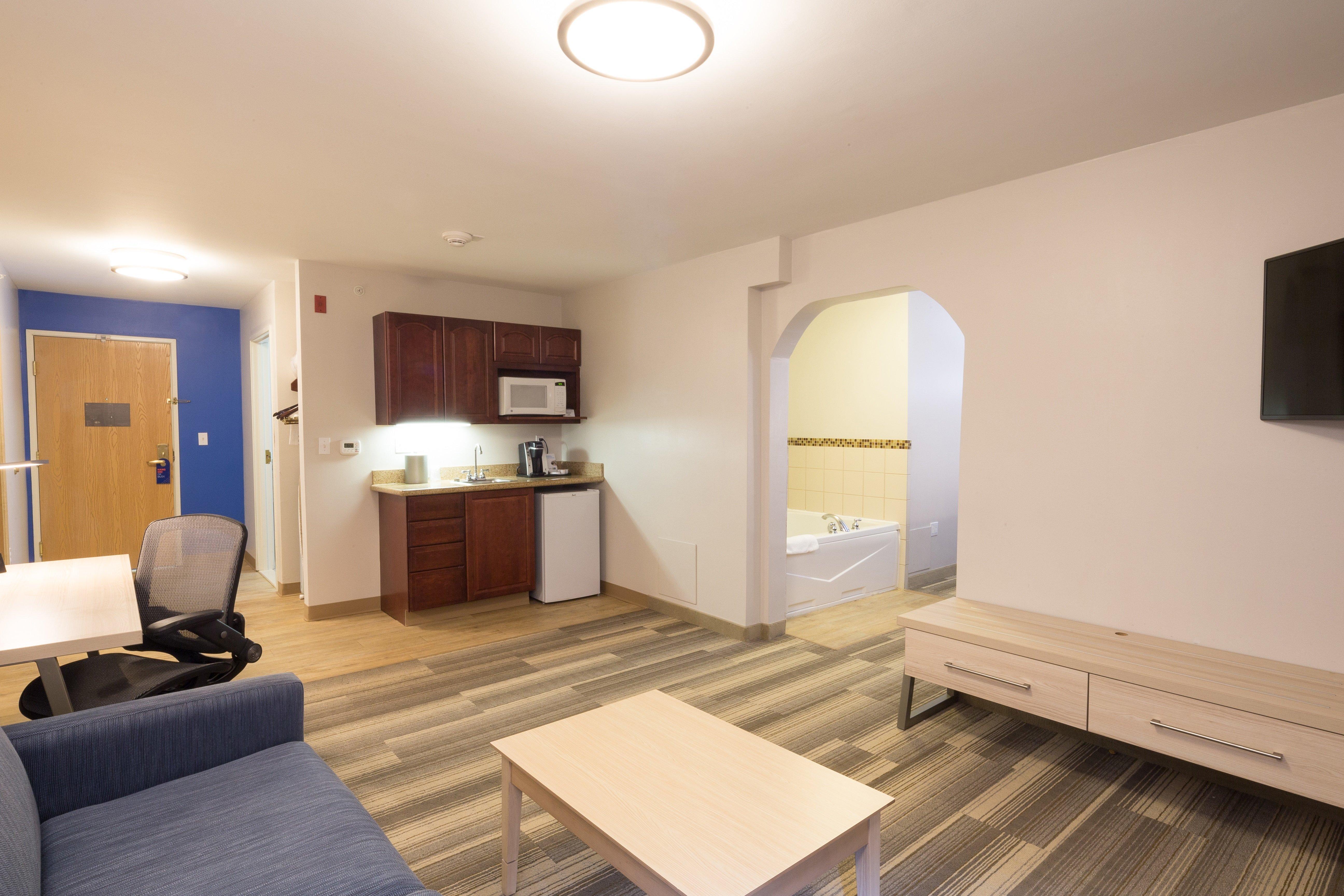 Holiday Inn Express Hotel & Suites Detroit-Utica By Ihg Exterior photo