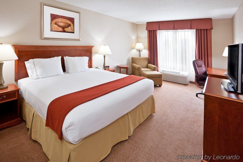 Holiday Inn Express Hotel & Suites Detroit-Utica By Ihg Exterior photo