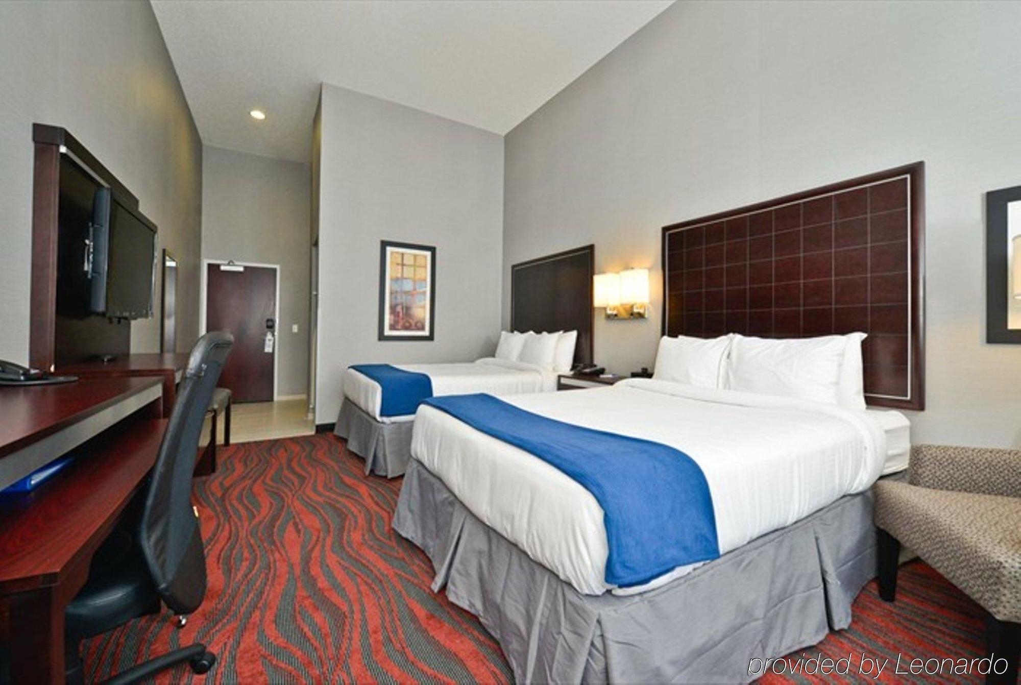 Holiday Inn Express Hotel & Suites Detroit-Utica By Ihg Exterior photo